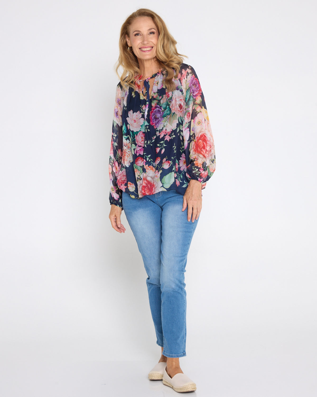 Blomstret bluse