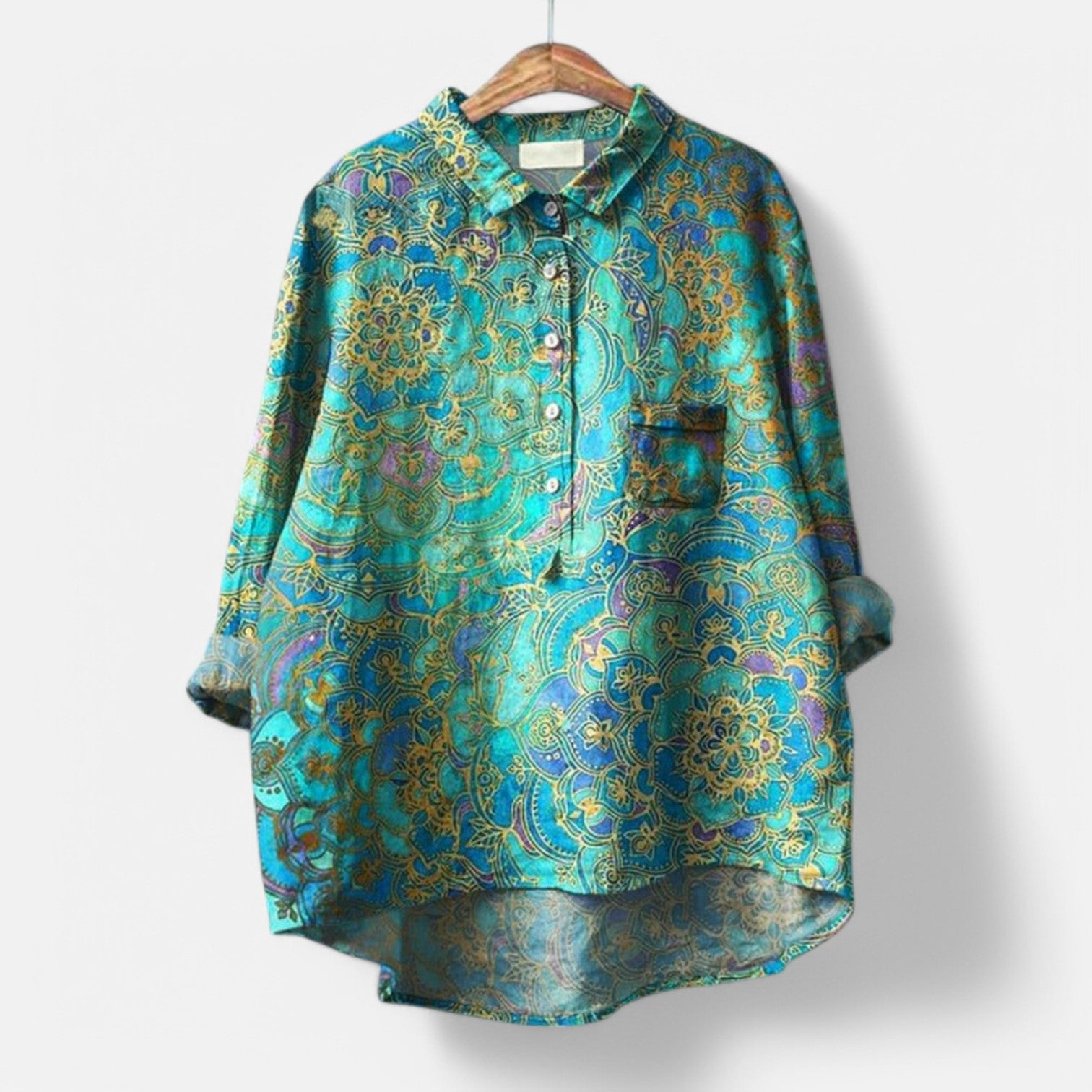 Elegant kunstbluse – føl dig fortryllet