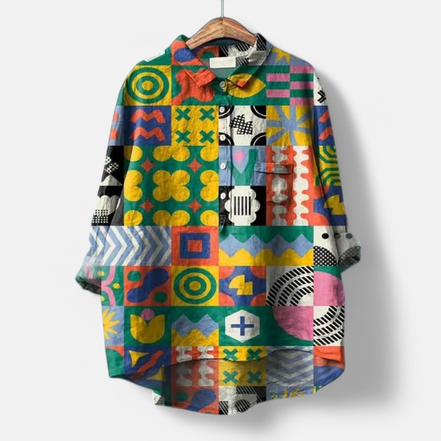 Elegant kunstbluse – føl dig fortryllet
