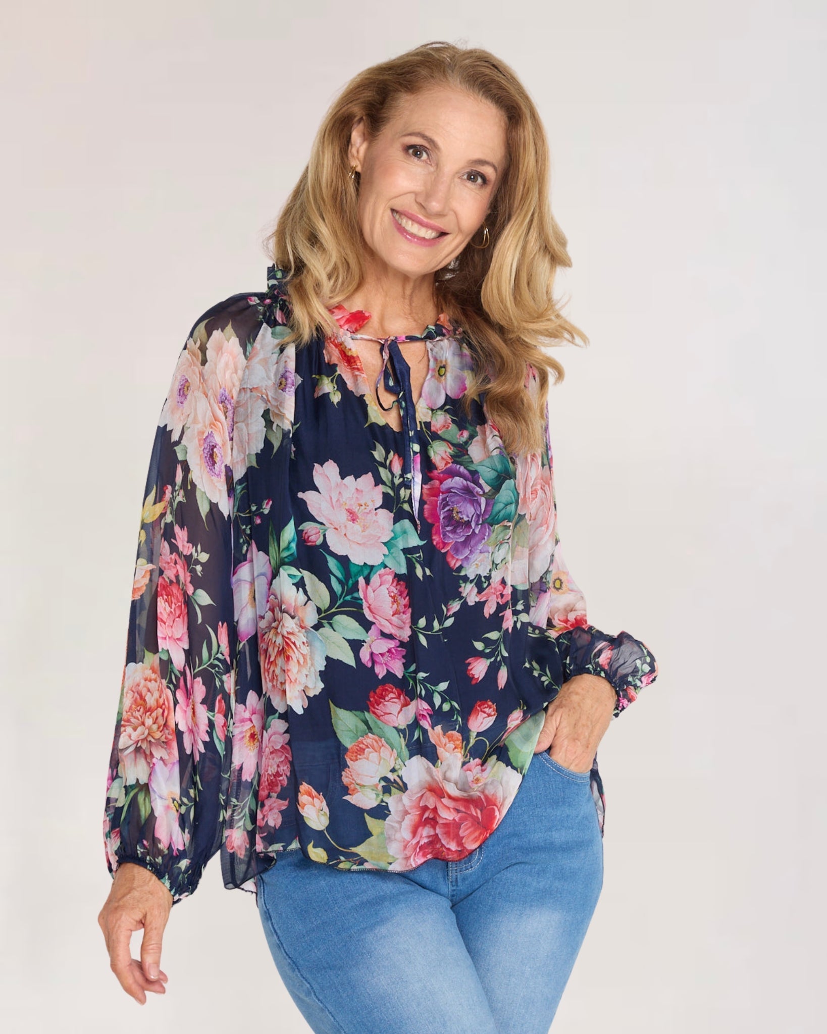 Blomstret bluse