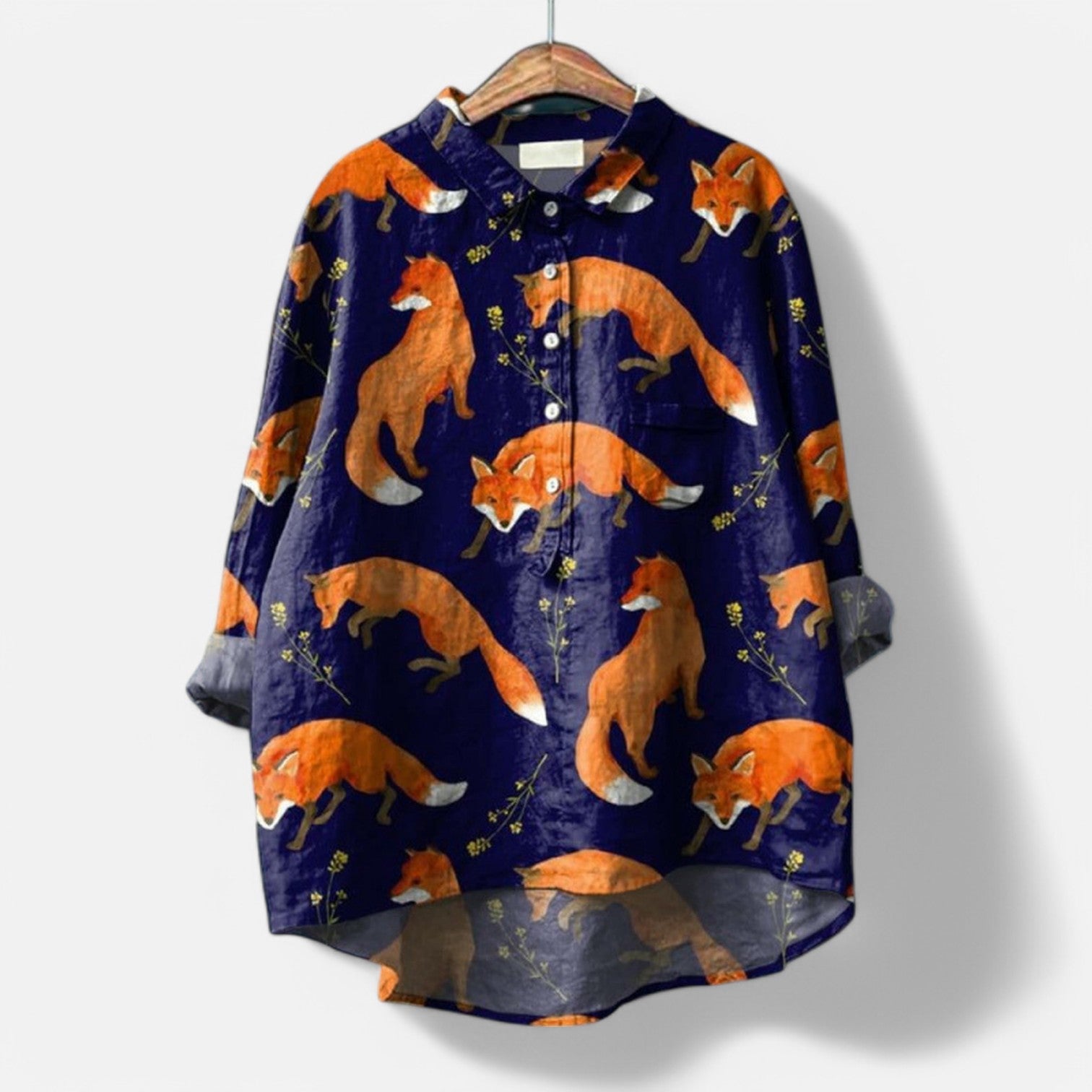 Elegant kunstbluse – føl dig fortryllet
