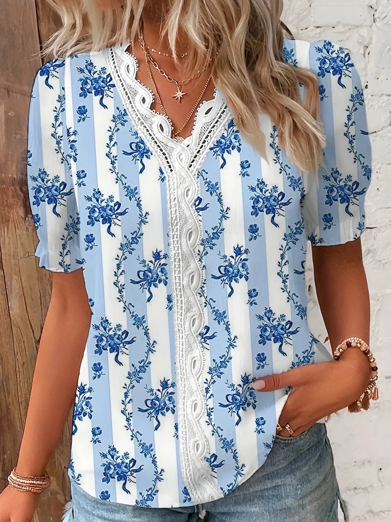 Blomster Blonde V-Hals Bluse